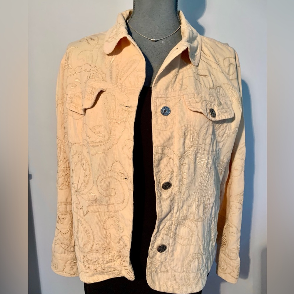 Chicos size 2 tan corduroy jacket. Chico size 2 is equivalent to women’s large.